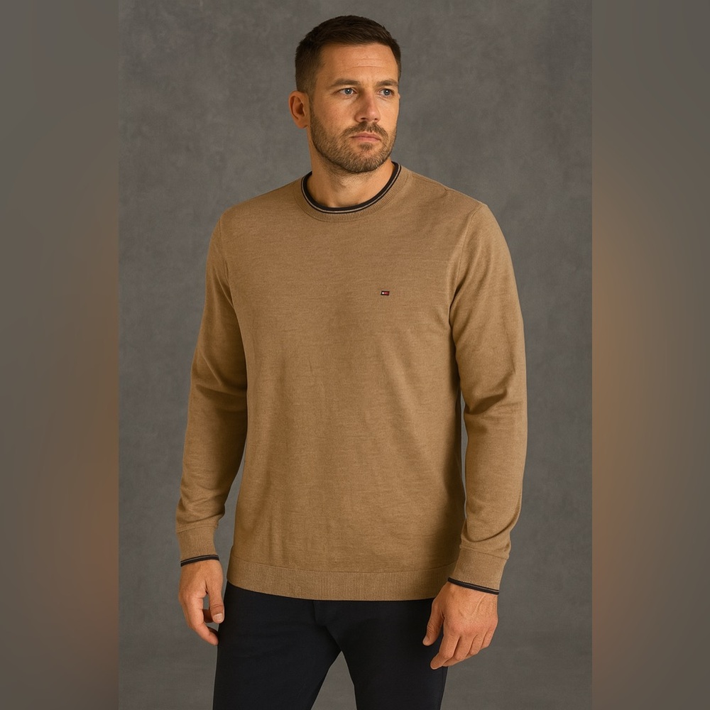 Tommy Hilfiger Men’s XL Tan Crewneck Sweater Cotton Blend Signature Flag Logo